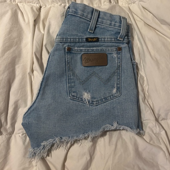 Wrangler Reworked Cutoff Shorts - Picture 5 of 5